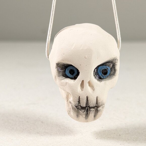 Small miniature handmade ceramic skull ornament, art pottery Halloween decor - Picture 10 of 10